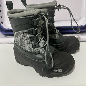 Boys North Face snow boots